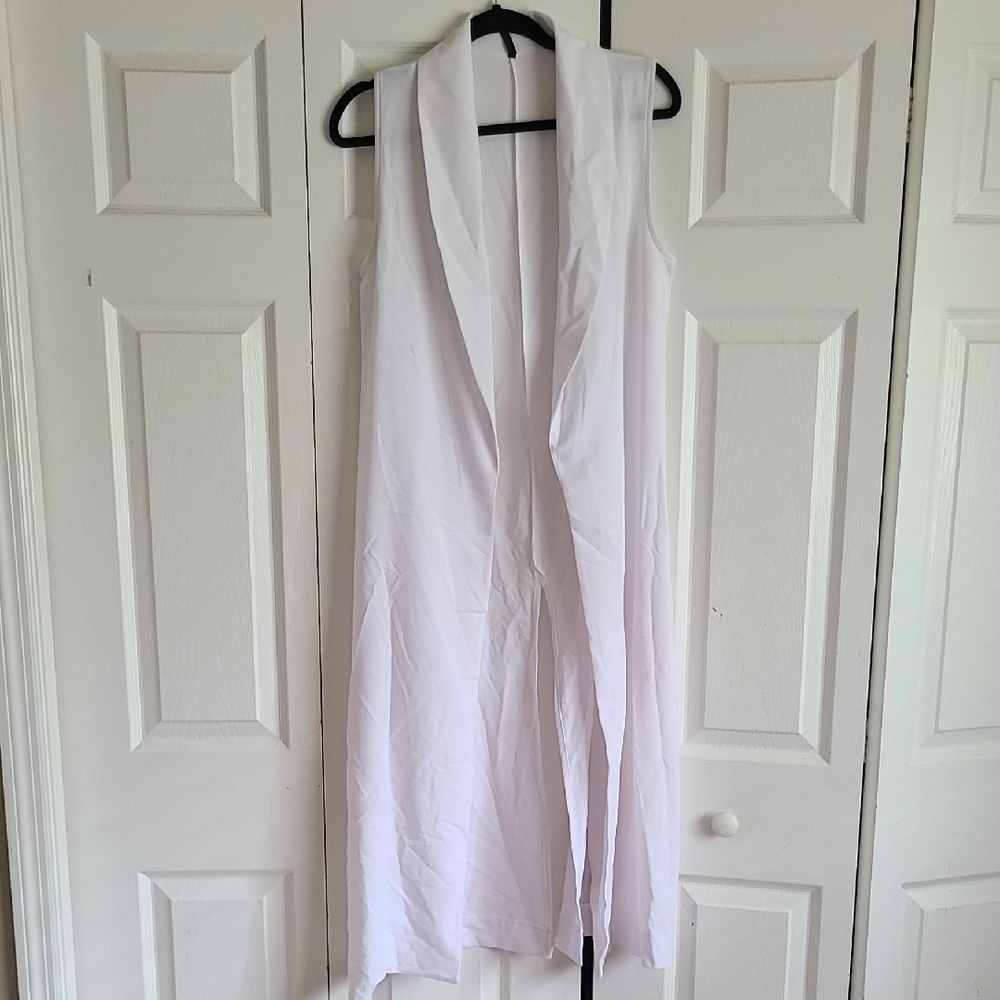 Elegant White Sleeveless Kimono